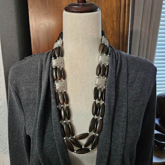 Erica Lyons Statement Necklace - Picture 2 of 3